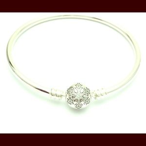 Pandora snowflake clasp Bangle sz 8